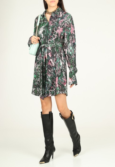 Товар зеленого цвета с внутренней стороны