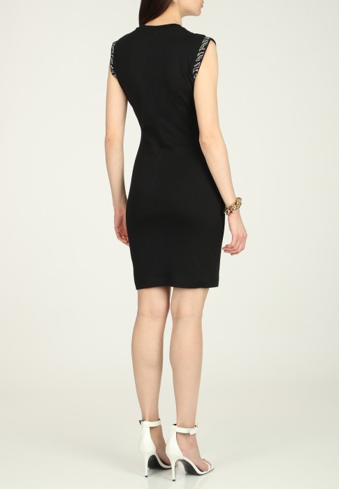 Товар черного цвета с внутренней стороны