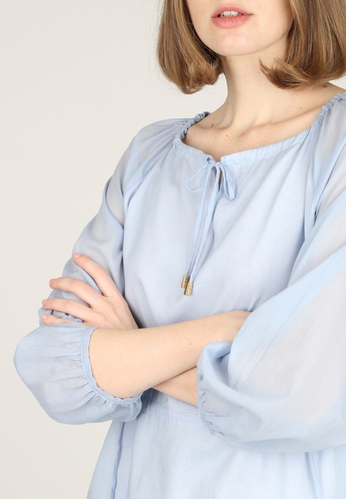 Товар голубого цвета с внутренней стороны