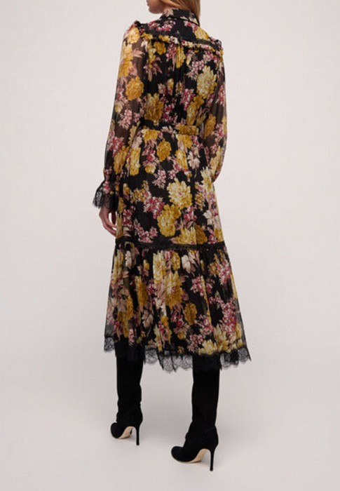 Товар черного цвета с внутренней стороны