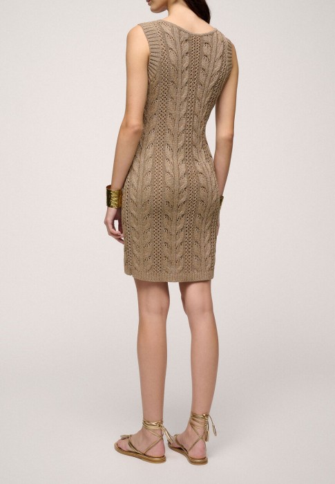 Товар коричневого цвета с внутренней стороны