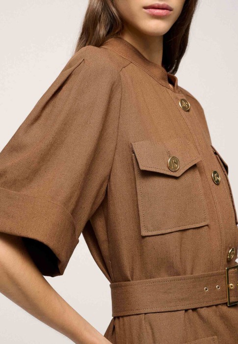 Товар коричневого цвета с внутренней стороны