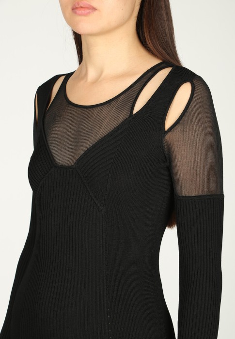 Товар черного цвета с внутренней стороны