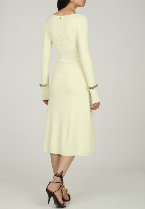 Товар белого цвета с внутренней стороны