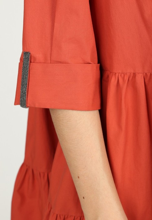 Товар красного цвета с внутренней стороны