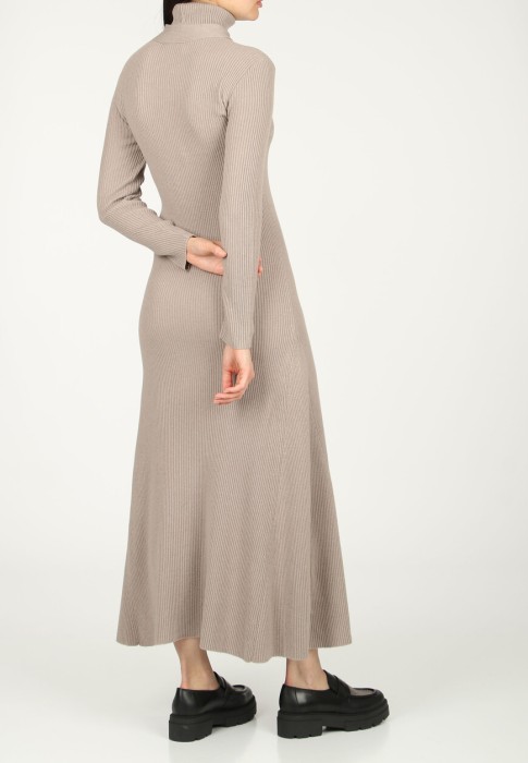 платье  из проверенных материалов спереди