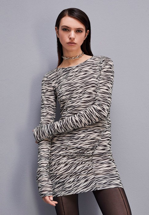 платье  по цене 18627 руб вид справа