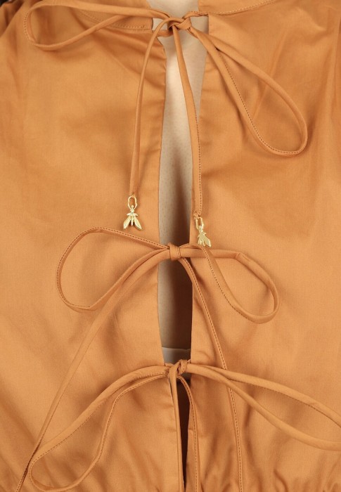 Товар коричневого цвета с внутренней стороны