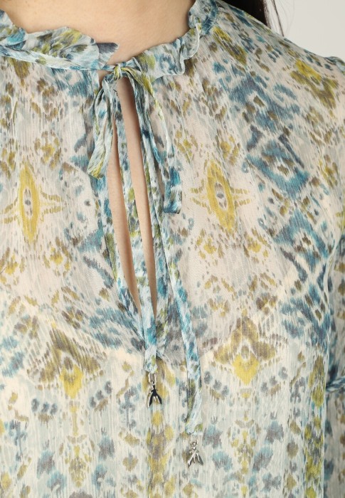 Товар зеленого цвета с внутренней стороны