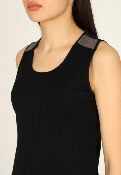 Товар черного цвета с внутренней стороны