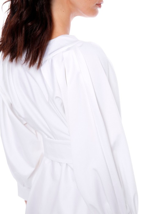 Товар белого цвета с внутренней стороны