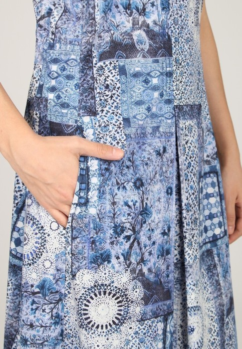 Товар синего цвета с внутренней стороны