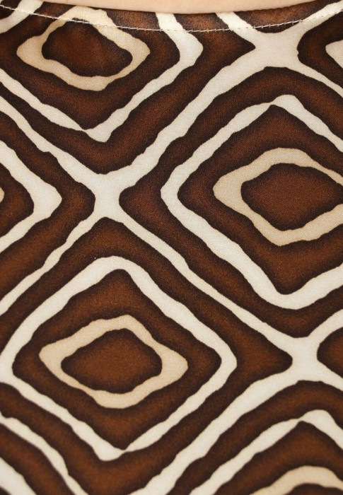 Товар коричневого цвета с внутренней стороны