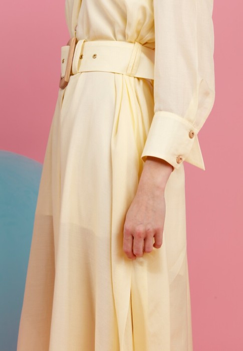 Товар желтого цвета с внутренней стороны