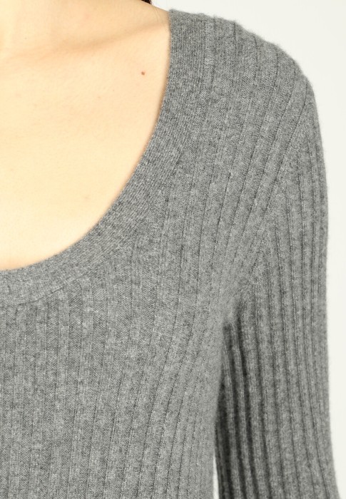 Товар серого цвета с внутренней стороны