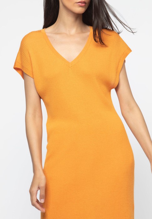 Товар оранжевого цвета с внутренней стороны