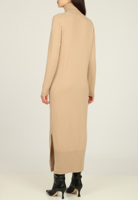 Товар коричневого цвета с внутренней стороны