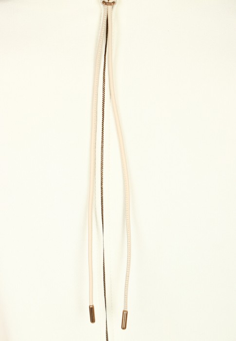 Товар белого цвета с внутренней стороны