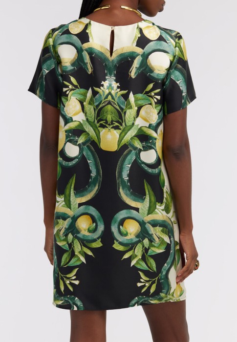 Товар черного цвета с внутренней стороны