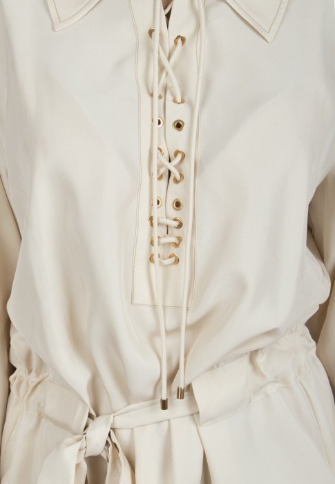 Товар бежевого цвета с внутренней стороны