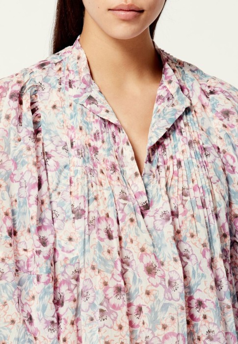 Товар бежевого цвета с внутренней стороны