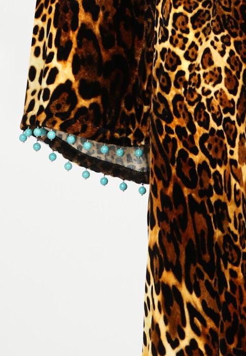 Товар коричневого цвета с внутренней стороны