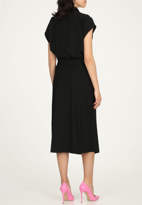 Товар черного цвета с внутренней стороны