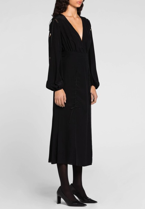 Товар черного цвета с внутренней стороны