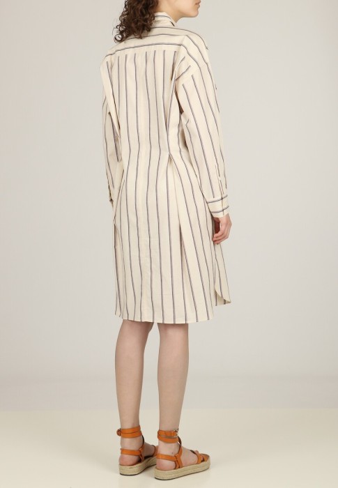 Товар бежевого цвета с внутренней стороны