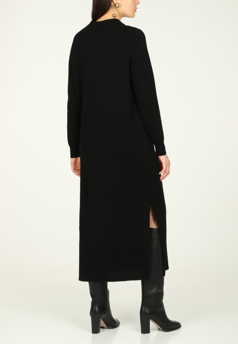 Товар черного цвета с внутренней стороны