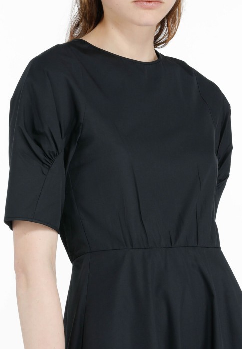 Товар черного цвета с внутренней стороны