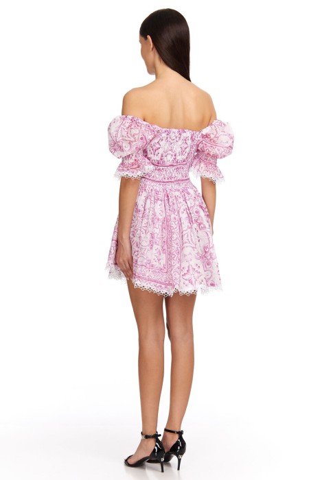 Товар розового цвета с внутренней стороны