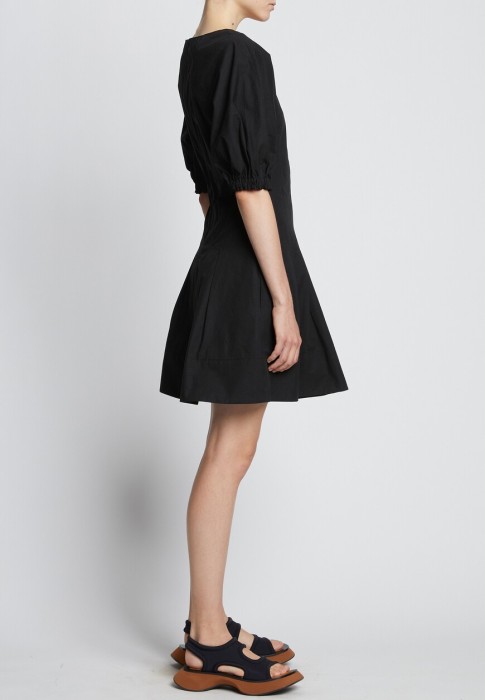 Товар черного цвета с внутренней стороны