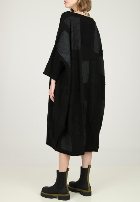 Товар черного цвета с внутренней стороны