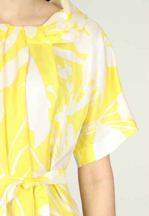 Товар желтого цвета с внутренней стороны