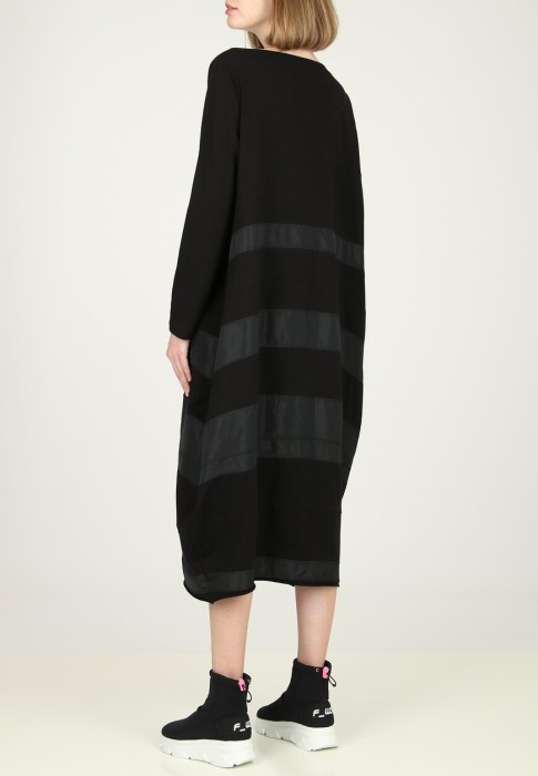 Товар черного цвета с внутренней стороны