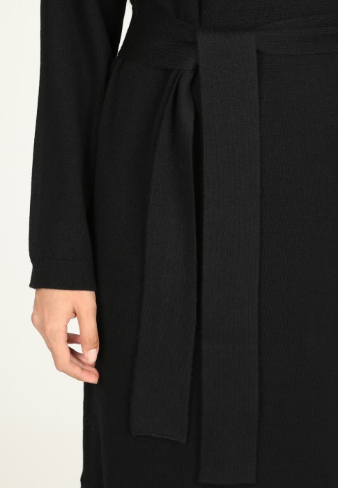 Товар черного цвета с внутренней стороны