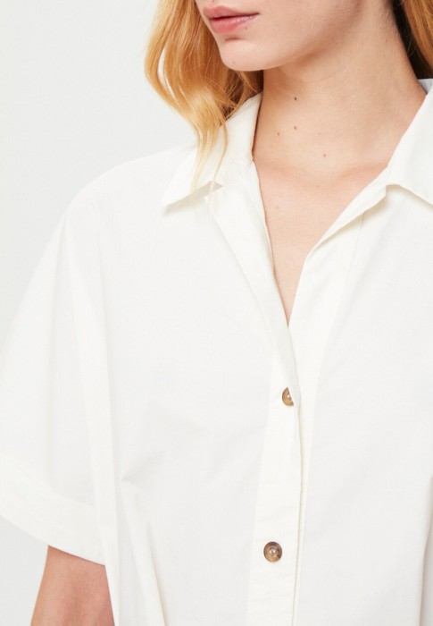 Товар белого цвета с внутренней стороны