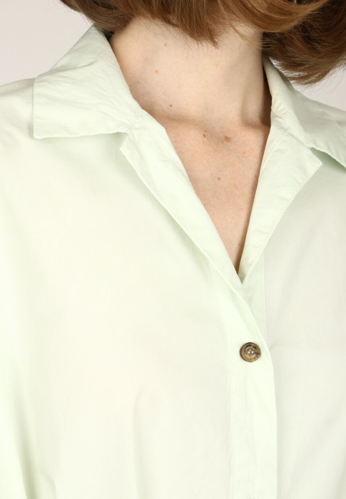 Товар зеленого цвета с внутренней стороны