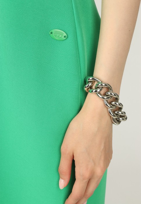 Товар зеленого цвета с внутренней стороны