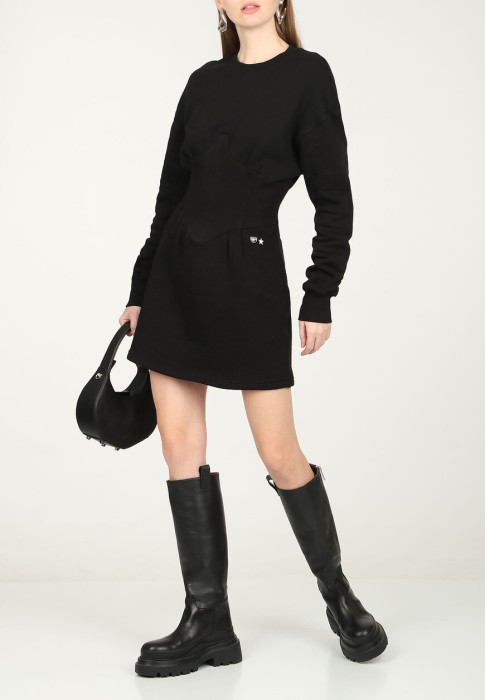 Товар черного цвета с внутренней стороны