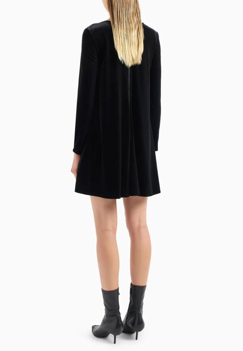 Товар черного цвета с внутренней стороны