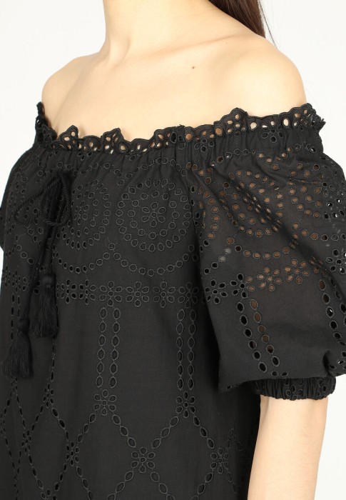 Товар черного цвета с внутренней стороны