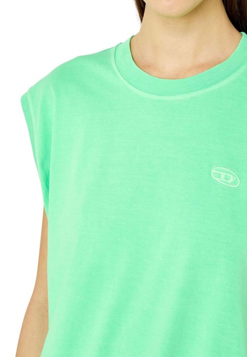 Товар зеленого цвета с внутренней стороны