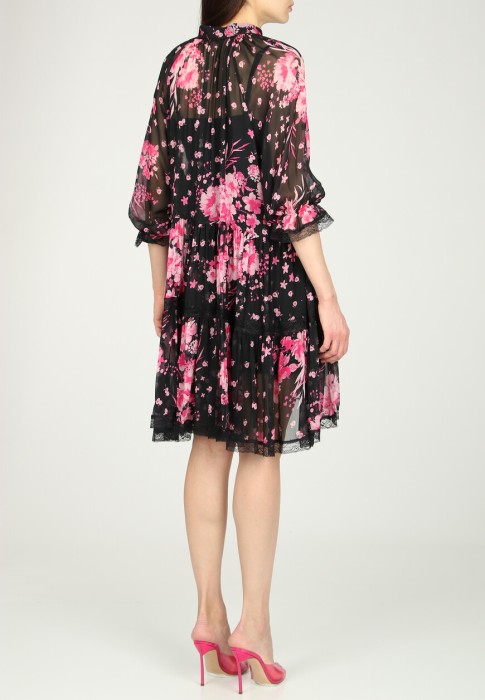 Товар розового цвета с внутренней стороны