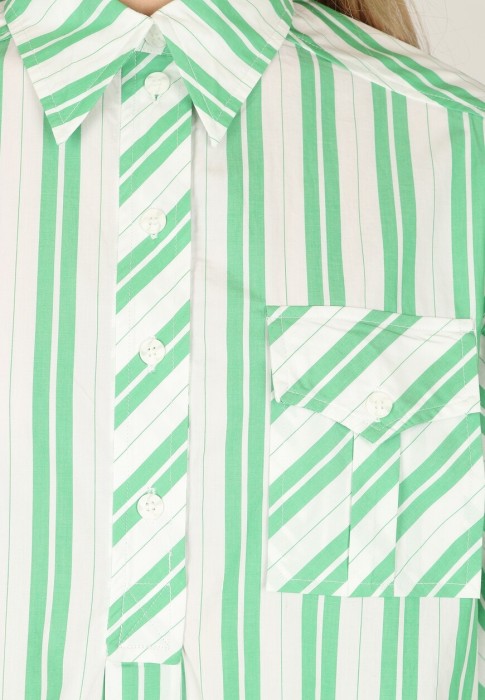 Товар зеленого цвета с внутренней стороны