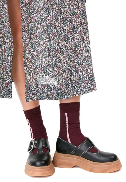 Товар розового цвета с внутренней стороны