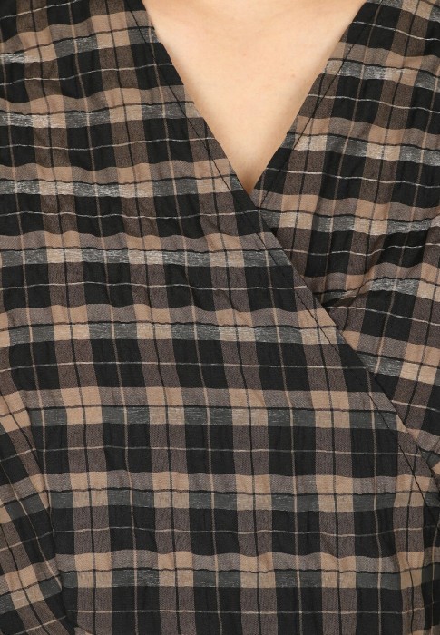 Товар черного цвета с внутренней стороны