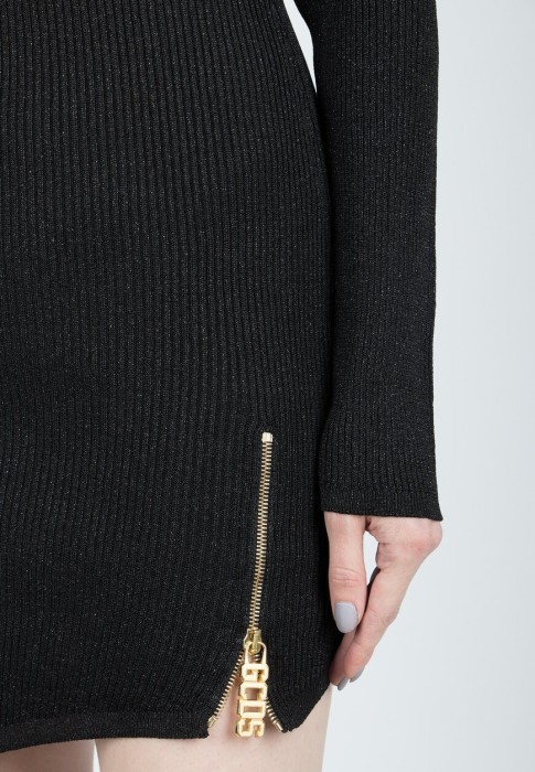 Товар черного цвета с внутренней стороны