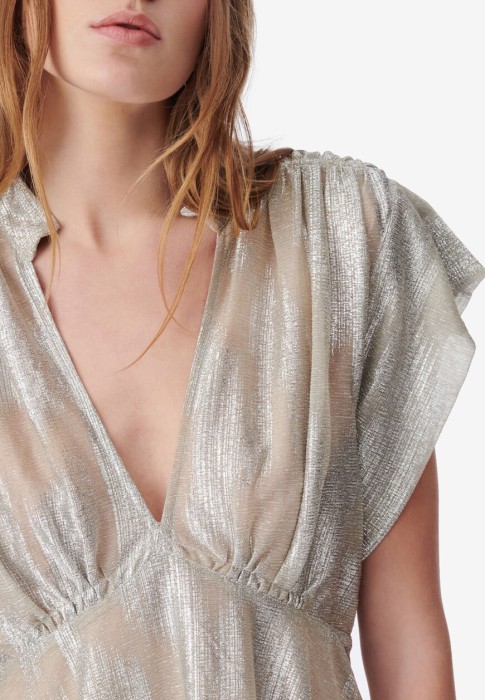 Товар белого цвета с внутренней стороны